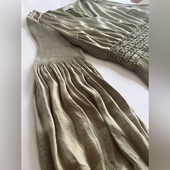 She + Sky Soft Green Long Sleeve Pleated Dress Size L - Picture 6 of 13